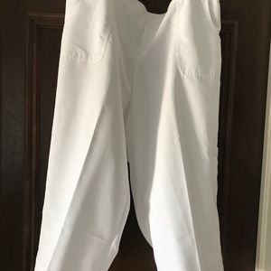 ALFRED DUNNER SIZE 18 CAPRIS - NICE!  NEW WITHOUT TAGS